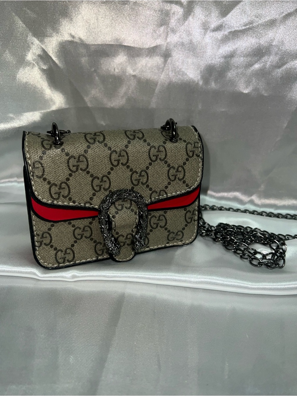 New G-Inspired Beige Monogram Shoulder Bag with Red Accent